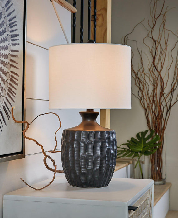 Ellisley Table Lamp